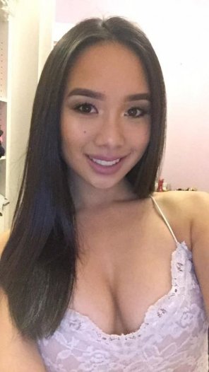 PictureSexy asian babe