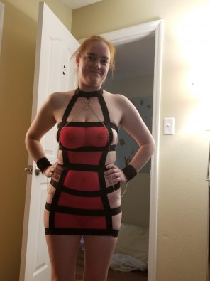 amateur-Foto IMAGE[Image] Would you like to play with me in my strappy red dress?