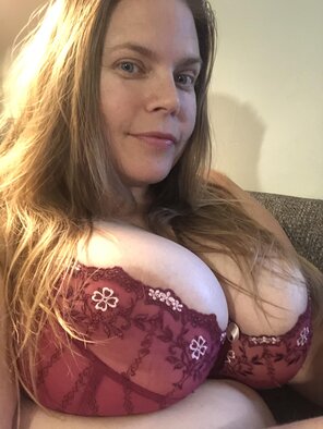 photo amateur This bra is cute but it can barely contain my 32k naturals