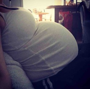 amateurfoto Big belly on the day before induction.