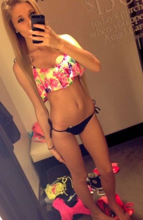 foto amateur Blonde bikini selfie
