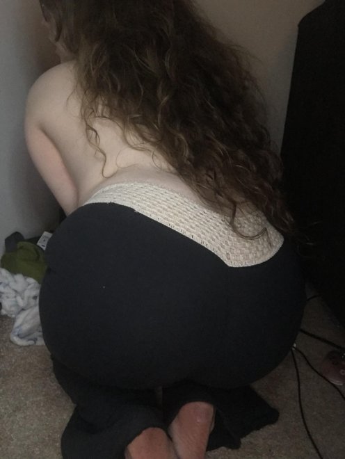 [f] gotta wake up in 5 hours not sure why Iâ€™m still up but HEY hereâ€™s a picture of my butt