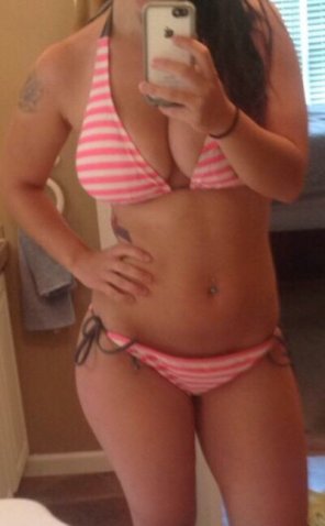 photo amateur Bikini in the mirror