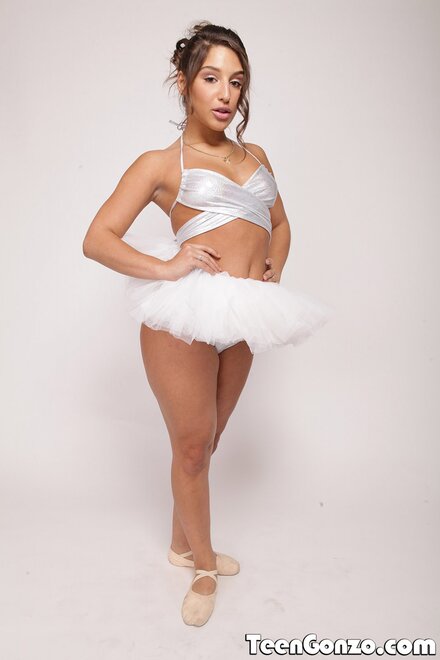 tgo0080_abelladanger_033