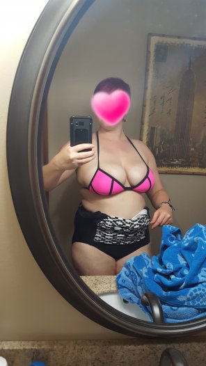 amateur pic IMAGE[Image] My best friend's bikini top :)