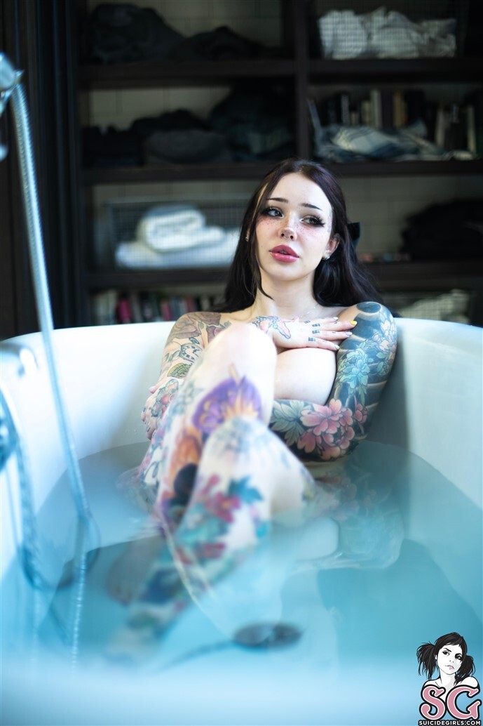 amateur photo 1000167826