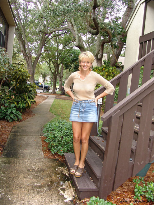 38599920_001_64ee (1) nude