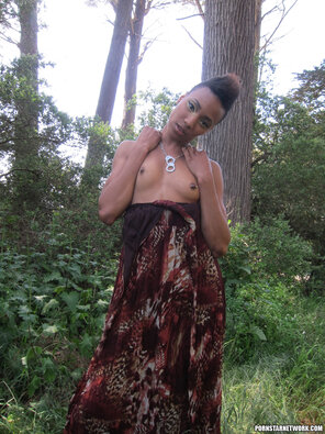 foto amatoriale ISIS LOVE Nikki Darling in the forest 10