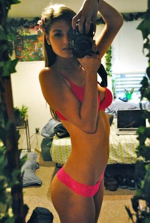 amateur photo Beautiful body, sexy underwear, and a flower in her hair.