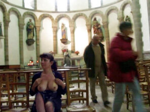 amateur photo naked-in-church-09