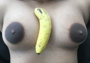 amateur photo Everyone loves the size of those areola, so hereâ€™s a BANANA ðŸŒ[f]or scale!