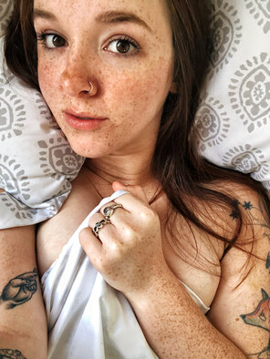 foto amateur Kiss every freckle good morning <3