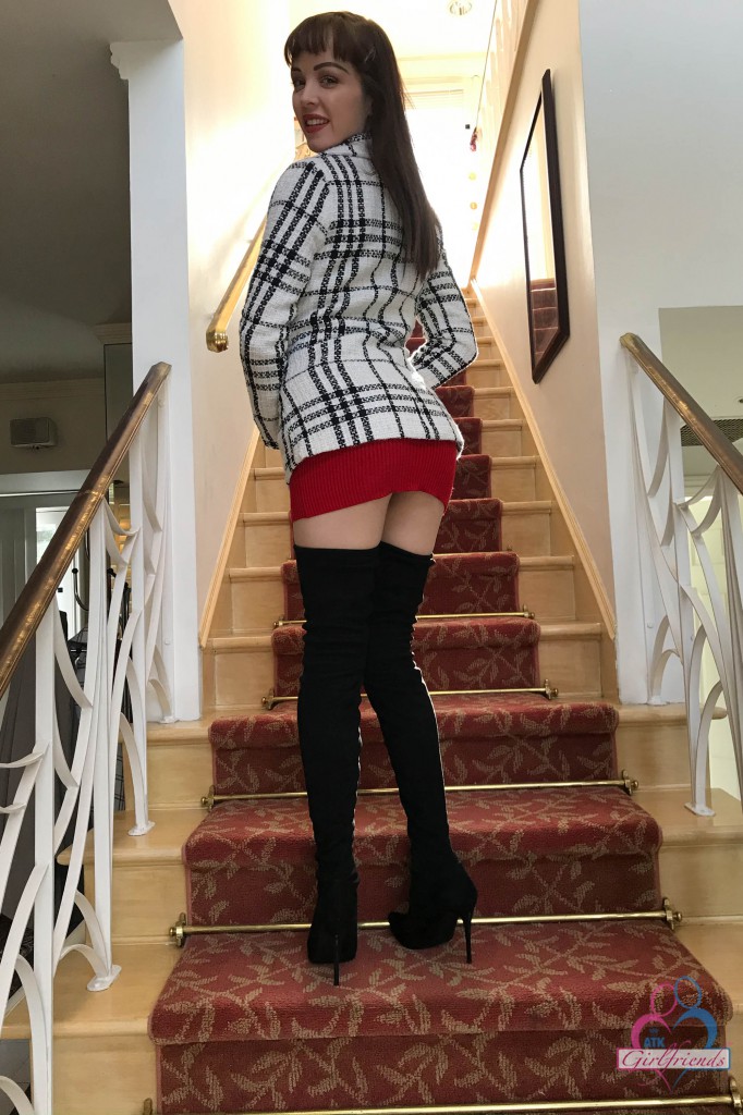 amateur photo ali127ATK_375418037