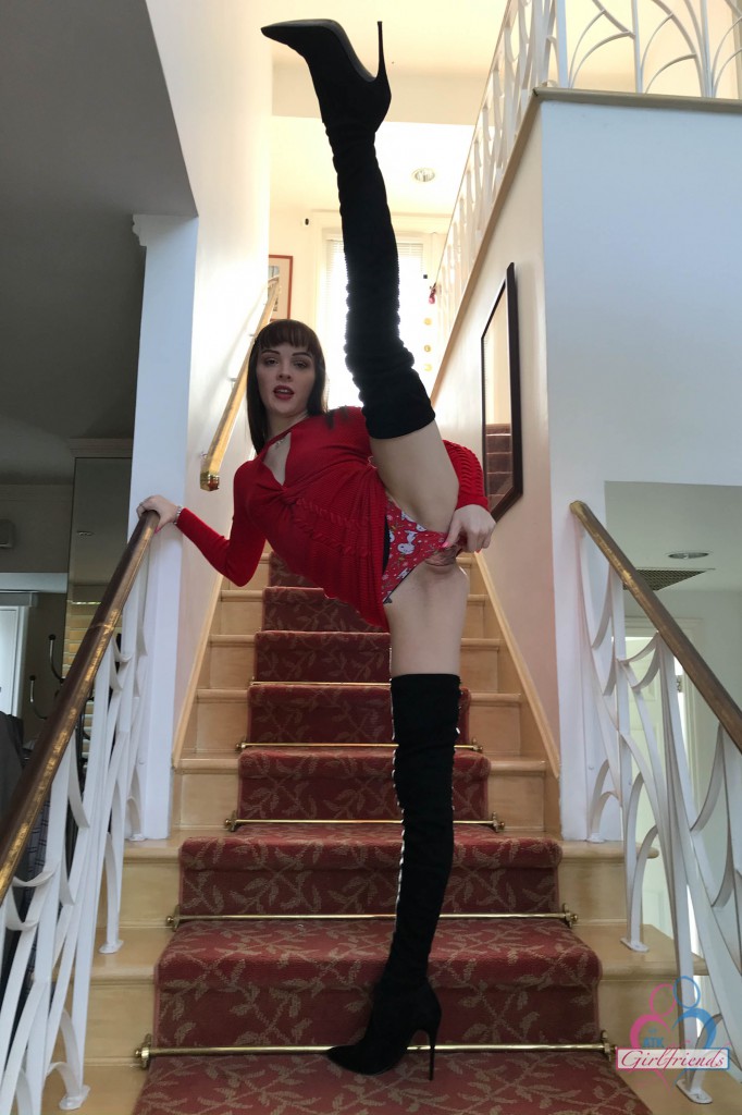 amateur photo ali127ATK_375418049