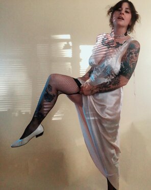 foto amadora vintage nightie tattooed goddess [oc]