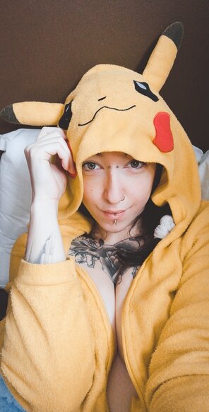 foto amateur [f] Pikachu onesie