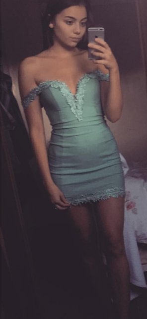 foto amateur Tight dress on a small teen