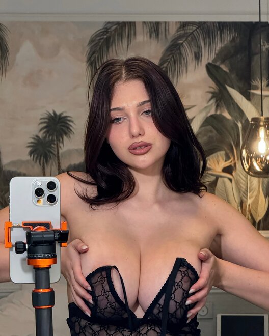 @RisqueMega 162 nude