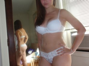 foto amatoriale New panties and a mirror