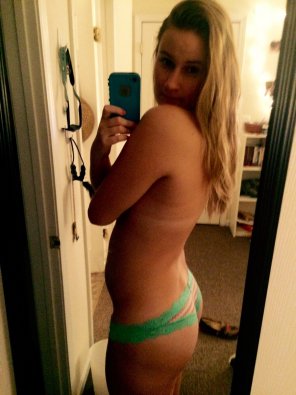 amateur pic Blonde booty.