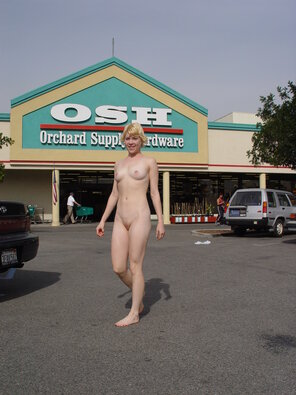 foto amateur Nude in public Bridget Wells (13)