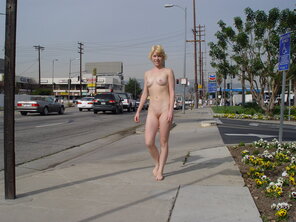 foto amatoriale Nude in public Bridget Wells (23)