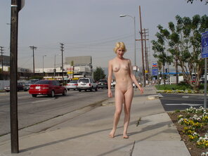 foto amateur Nude in public Bridget Wells (26)
