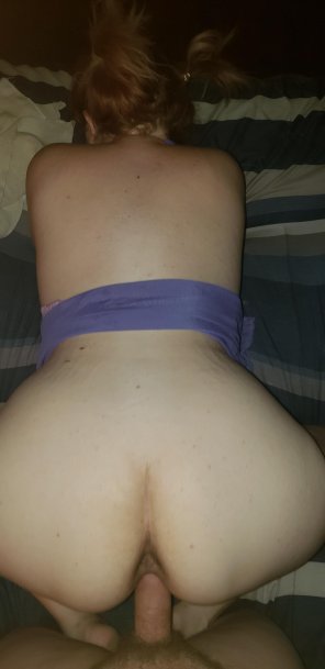 amateur photo Happy hump day :) feel free to hump the shit out of my slutty holes!! Bring a friend or 2 :)
