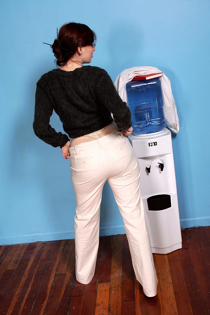 amateur photo ElliNude_com-LabTech-L-025