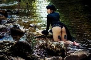foto amadora Resting in a stream. My FSM what an ass...