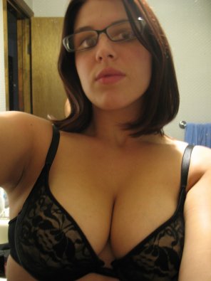 amateur pic Brunette with glasses.