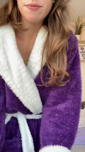 amateur photo Watching Netflix in my fluffy dressing gown today sounds perfect:) I think you'll prefer what's underneath though;) [OC]