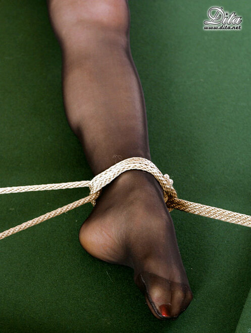 Dita - Pool Bondage5 (31)