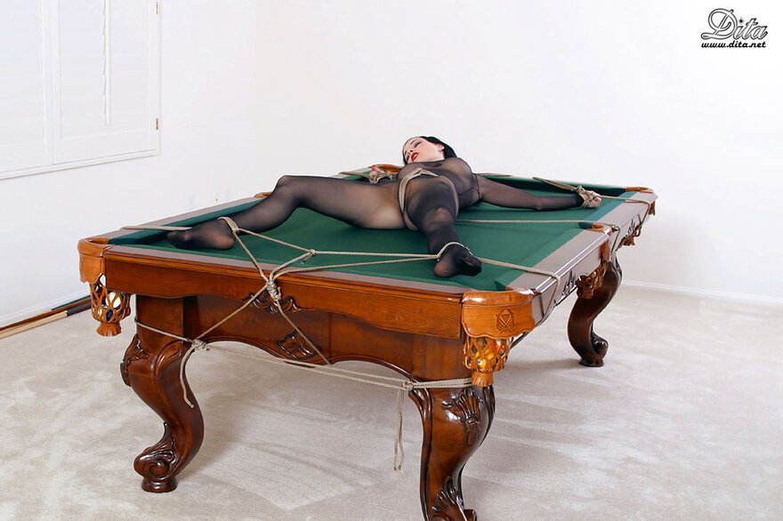 Dita - Pool Bondage5 (36)