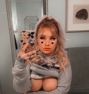 zdjęcie amatorskie Cute busty slut Taylor Elwood (35)