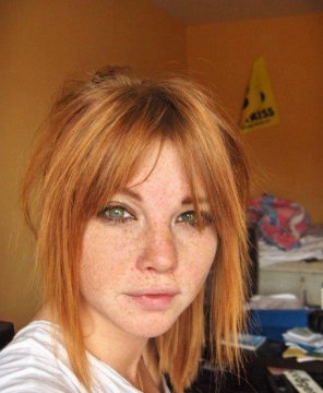 foto amadora Perfect combo : ginger hair, green eyes and freckles