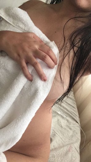 foto amateur my phone is just filled with bad quality nudes of my tits