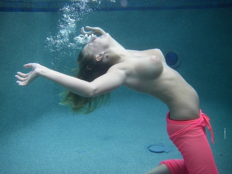 Underwater boobs