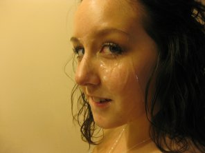 photo amateur all over her face