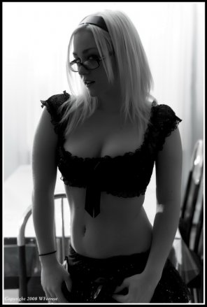 zdjęcie amatorskie Blond and hot with glasses