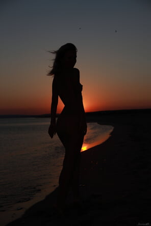 amateur pic stunning_sunset_nicole-v_high_0140