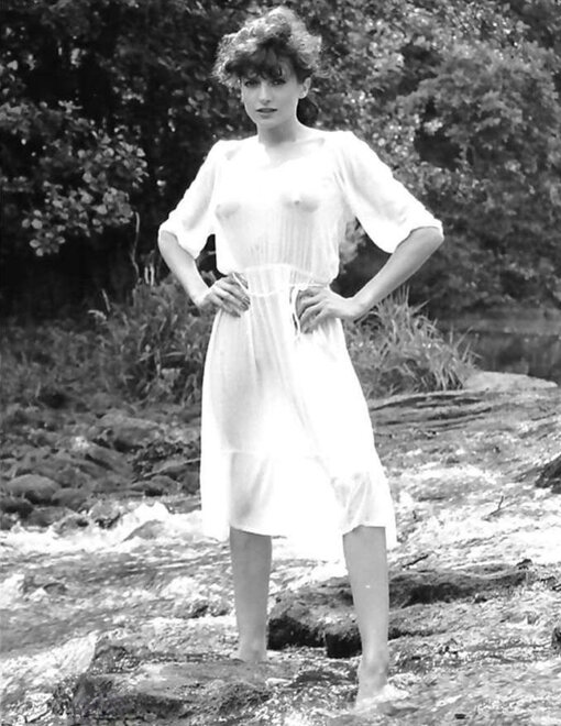 ‎Gill Ellis Younger in Those Early Times.‎27