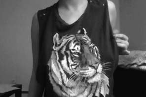zdjęcie amatorskie the only thing better than a Tiger Tank-top