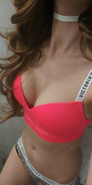 foto amatoriale Showing off my new bra. [OC] 20[f]