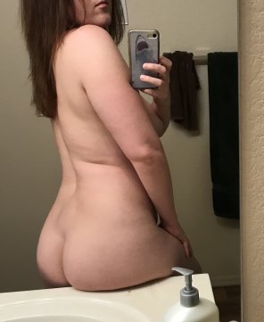 photo amateur [F28] How Does My Butt Look Today?