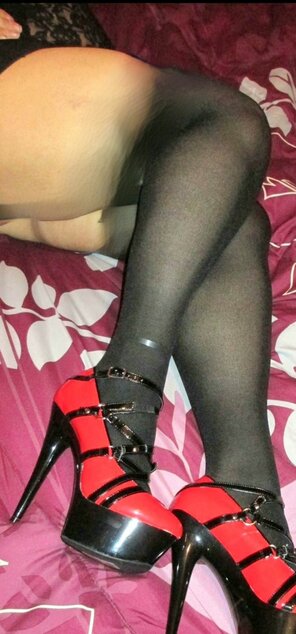 amateur pic The best legs ever with some stockinged removed.