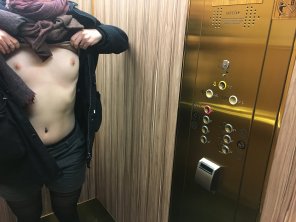 zdjęcie amatorskie Hotel lifts are made for fun [F33]