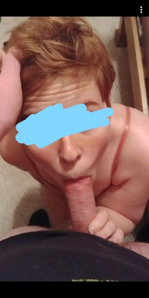 amateur pic she gives some great blowjobs