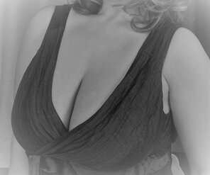 photo amateur Hair in the curl, bra 32/70 G and dress on. Let's party!