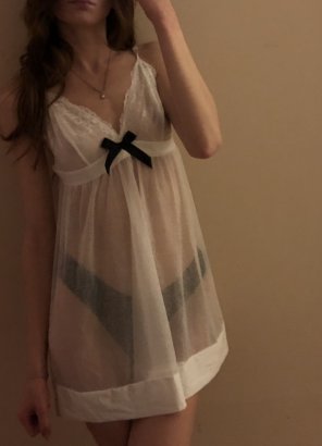 zdjęcie amatorskie [f]My new lingerie, wanna see under?